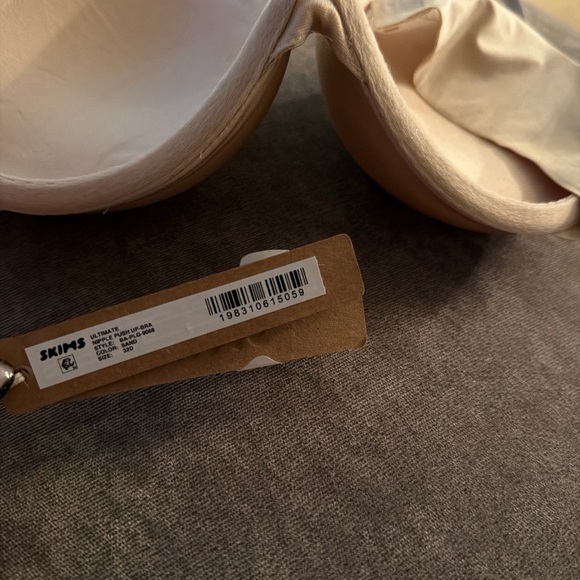 SKIMS 32D or 32C NIPPLE PUSH-UP BRA- Sand NWT - Picture 7 of 11